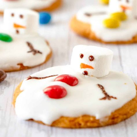 White Chocolate Blueberry Cookies - Chunky in Kentucky Easy Christmas Cookies Decorating, Snowman Cookies Recipe, Frosting Cookies, Melted Snowman Cookies, Christmas Cookies Kids, Melting Snowman, Easy Christmas Cookie Recipes, Melted Snowman, Snowman Cookies