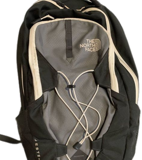 Grey Backpack Aesthetic, New Balance Backpack, Northface Backpacks Aesthetic, North Face Backpack Aesthetic, Backpack Aesthetic School, School Backpacks Aesthetic, Athletic Backpack, Northface Backpacks, Black North Face Backpack