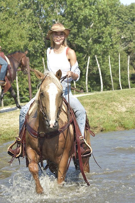 5 Fun Facts About Elsa Dutton's Horse, Lightning - COWGIRL Magazine Elsa From 1883, Elsa Dutton Aesthetic, Wild Horse Aesthetic, Elsa 1883, 1883 Elsa, Woman Horse Riding, Elsa Dutton, Cowgirl On Horse, Instax Picture