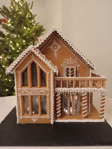 Chic Gingerbread House, Designer Gingerbread House, Ginger Bread Mansion, Chipboard Gingerbread House, Awesome Gingerbread Houses, Gingerbread Christmas House Ideas, Christmas House Gingerbread, Gingerbeard House Ideas, Gingerbread House Layout