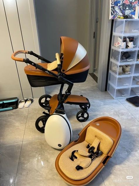 stroller Cozy Baby Room, Nursery Room Design, Baby Room Inspiration, Baby Equipment, Baby Necessities, Nursery Baby Room, Luxury Baby, Baby Stroller, Baby Life