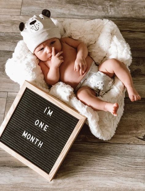 Baby Boy Newborn Pictures, Foto Kids, Baby Boy Newborn Photography, Baby Milestones Pictures, One Month Baby, Monthly Baby Pictures, Baby Milestone Photos, Newborn Photography Boy, Monthly Baby Photos