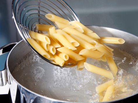 Here's How to Salt Pasta Water | How much salt should you really use when making pasta? Soft Foods To Eat, Brown Pasta, Soft Foods Diet, Resep Pasta, How To Make Spaghetti, Pasta Water, Making Pasta, Soft Foods, 1200 Calories