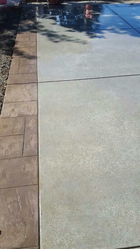 Finished product!! Driveway broom finish with stamp perimeter driveway by KRCC Brushed Concrete Patio, Modern Farmhouse Landscaping, Brushed Concrete, Stamped Concrete Patterns, Concrete Patio Ideas, Driveway Edging, Stamped Concrete Driveway, Yard Remodel, Colored Concrete