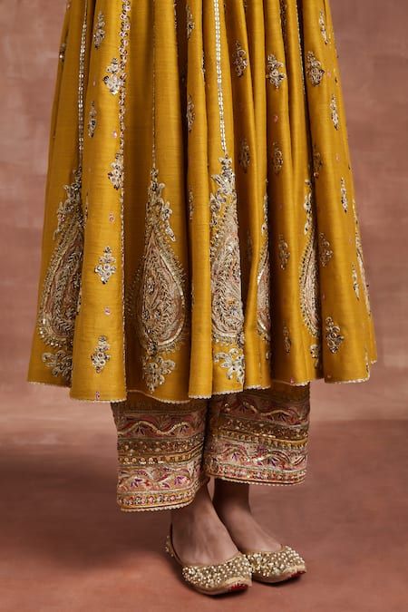 Buy Yellow Moonga Silk Roop Zari Anarkali Palazzo Set For Women by Sue Mue Online at Aza Fashions. Sims Closet, Anand Karaj, Suits Punjabi, Desi Wedding Dresses, Anarkali Dress Pattern, Zari Embroidery, Punjabi Outfits, Pakistani Fashion Party Wear, Traditional Indian Outfits