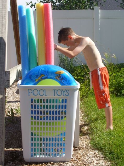 Use a big laundry hamper to corral oversized pool toys. | 7 Easy Organizing Tricks You'll Actually Want To Try Pool Toy Organization, Pool Organization, Pool Float Storage, Pool Toy Storage, Outdoor Toy Storage, Pool Storage, Living Pool, Pool Toy, Pool Hacks