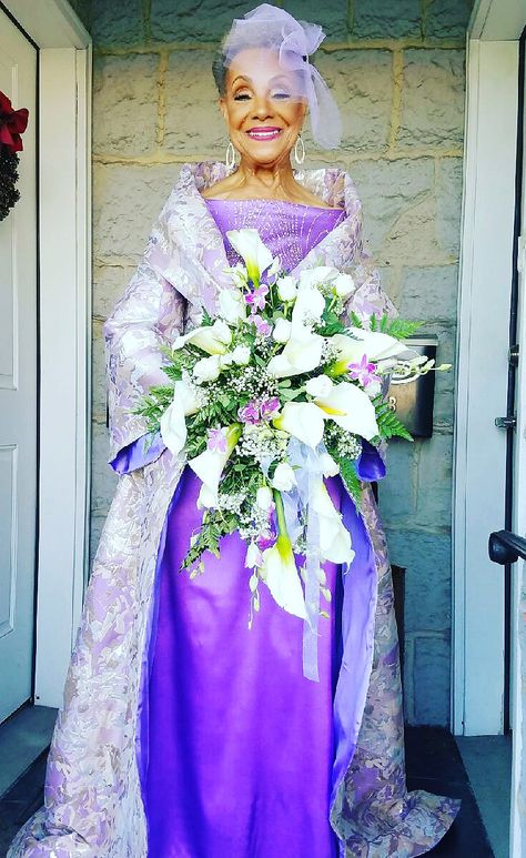 Sorry, You’ll Never Be As Stylish As This Fierce 86-Year-Old Bride Purple Wedding Gown, Older Bride Wedding Dress, Long Bridal Gown, Seafood Sauce, Purple Wedding Dress, Cute Picture, Summer Dresses For Wedding Guest, Fashion Gowns, Old Dresses