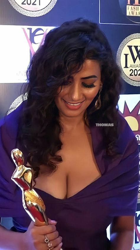 Sanjana Singh, Sonam Kapoor, Special Gifts, Wonder Woman, Actresses