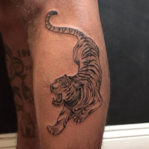 10+ Best Crouching Tiger Tattoo Designs Crouching Tiger Tattoo, Tiger Tattoo Meaning, Tiger Tattoo Designs, Simbolos Tattoo, Japanese Tiger Tattoo, Crouching Tiger, Tiger Tattoo Design, Inspiration Tattoos, Парные Тату