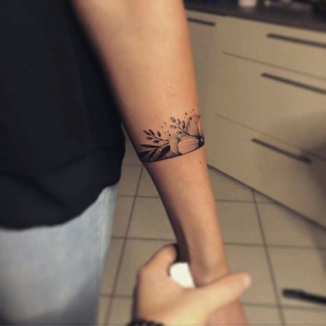 Armband Tattoo Frau, Tattoo Arm Band, Tattoo Armband, Bracelet Tattoos, Cuff Tattoo, Bracelet Tattoo, Armband Tattoos, Armband Tattoo Design, Muster Tattoos