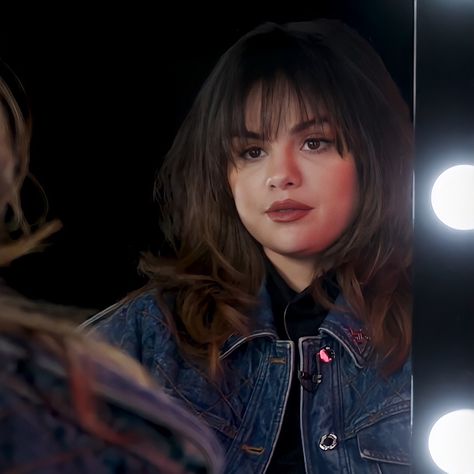 Selena Gomez Curtain Bangs, Curtain Bangs Chubby Face, Bangs Chubby Face, Chubby Face, Dove Cameron Style, Selena Gomez Cute, Hair Stylist Life, Dove Cameron, Curtain Bangs