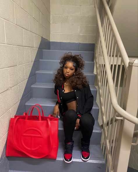 Large red telfar bag , red 11s, black leggings ( shien) black crop top ( shien) Red Purse Outfit Black Women, Telfar Large Bag Outfit, Telfar Large Bag, Red And Black Ones Outfit, Black N Red Outfits, Black Leggings And Crop Top Outfits, Grey And Red Outfits Black Women, Large Telfar Bag Outfit, Small Tote Bag Outfit