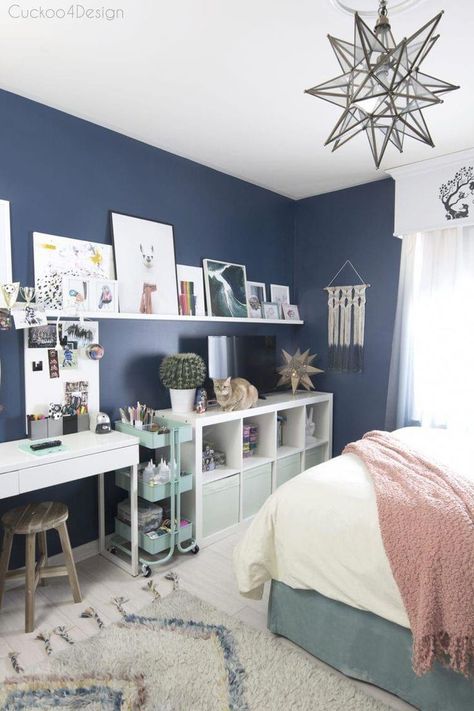 art and crafting area in pre-teen or teenage room Blue Girls Rooms, Crafting Area, Bedroom Board, Teen Crafts, Teenage Room, Dekorasi Kamar Tidur, Girl Bedroom Designs