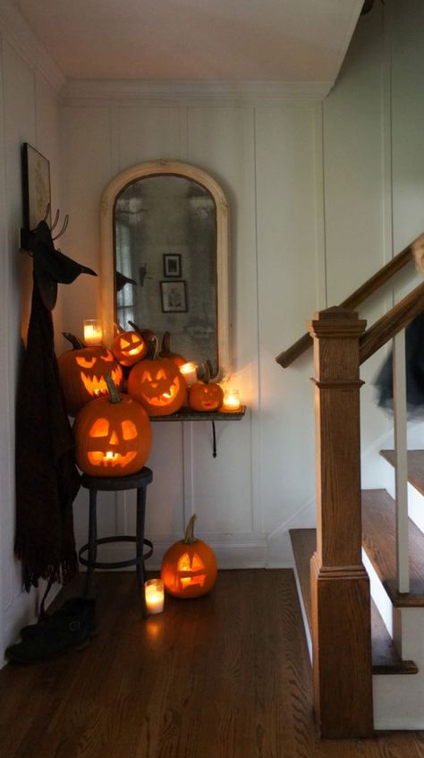 Halloween Crafts Ideas, Halloween Entryway, Outdoor Decoration Ideas, Halloween Outdoor Decoration, Halloween Decoration Ideas, Halloween Costumes Ideas, Casa Halloween, Make Up Ideas, Halloween Garden