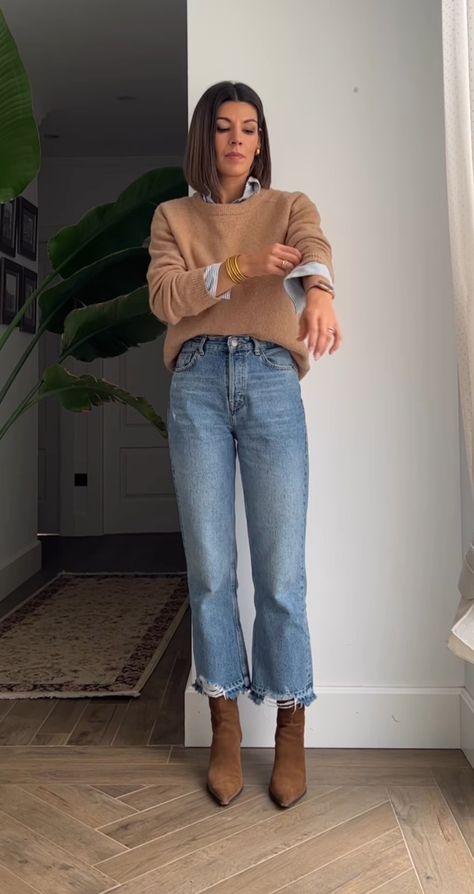 Mom Jeans Autumn Outfit, Cute Casual Dinner Outfits Winter, Mom Jeans Office Outfit, Winter Outfits Mom Jeans, Fall Mom Outfits 2024, Casual Chic Outfit Fall 2024, How To Style Mom Jeans, Autumn Night Out Outfit, Fall Denim Skirt Outfits