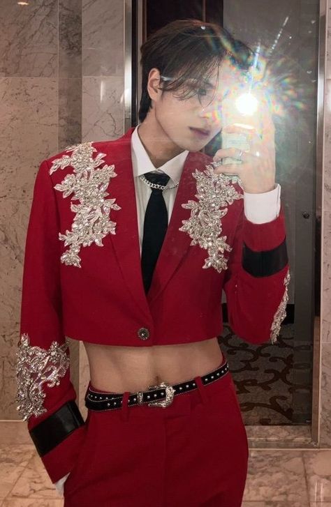 Yejun crop top Elast Men Crop Top Outfit, Gay Prom Outfits, Men Crop Top, Formal Crop Top, Christmas Outfit Aesthetic, Crop Top Men, Crop Top Suit, Gay Outfits, Muka Lelaki