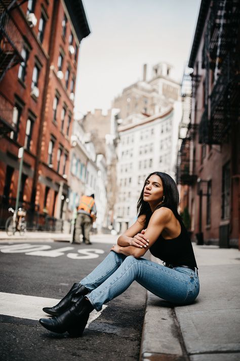 My top 5 PHOTOGRAPHY LOCATIONS in West Village. Model In City Photography, City Portrait Photography Ideas, Street Women Photography, City Photography Poses Women, Street Portrait Photography Women, High Fashion Street Photoshoot, Pictures In The Street, Location For Photoshoot, Photoshoot Ideas Outdoor City