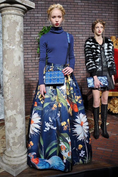 Volume Skirt, Stacey Bendet, Floral Fashion, Skirt Outfit, Alice Olivia, London Fashion Week, Skirt Outfits, Colorful Fashion, New York Fashion Week