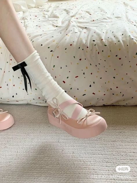 Pink Aesthetic Shoes, Light Pink Aesthetic, Pretty High Heels, Women Platform Sneakers, Dr Shoes, Boost Shoes, Cute Shoes Heels, Shoes Heels Classy, Fashion Footwear