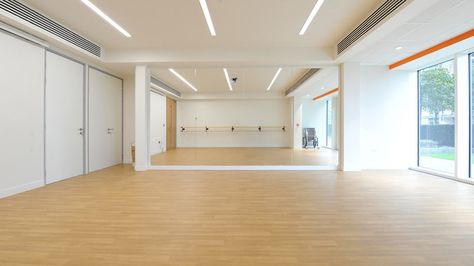 Ruang Dance, Dance Studio Ideas, Home Ballet Studio, Dance Practice Room, Dance Studio Design, Photography Studio Spaces, Dance Studio Decor, Home Dance Studio, Practice Room