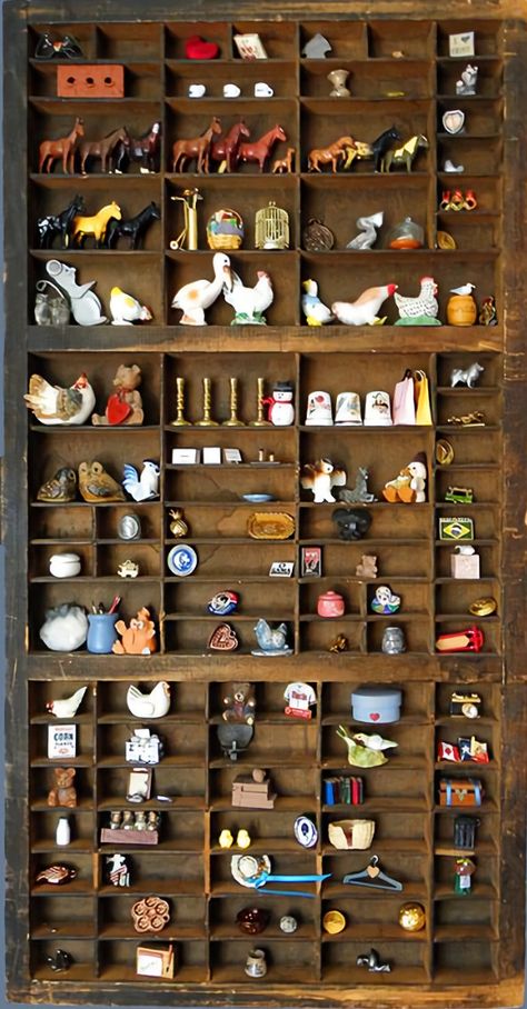 Random Knick Knacks, Display Shelf For Miniatures, Vintage Knick Knacks Aesthetic, Thimble Display Ideas, Diy Trinket Shelf, Trinket Shelf Display, Printer Trays Ideas Projects, Souvenir Shelf, Trinket Shelves