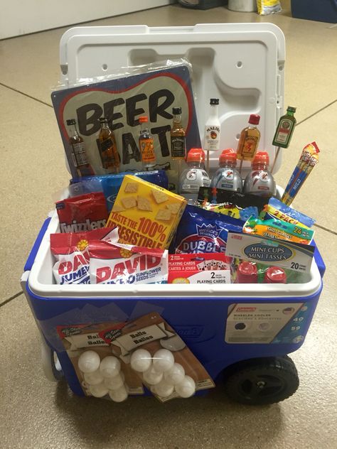 Ice Chest Gift Basket, 21st birthday for a guy. 21st Birthday Gifts For Guys, 21st Birthday Basket, Boyfriends 21st Birthday, 21st Birthday Gift Ideas, 21st Birthday Boy, Guy Friend Gifts, Guys 21st Birthday, 21st Birthday Presents, 21st Bday Ideas