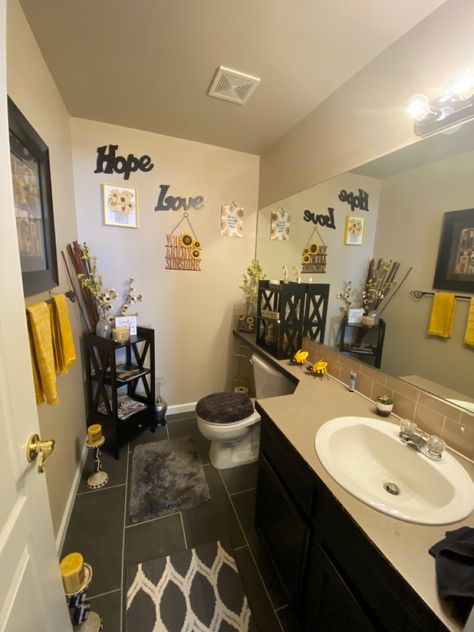 Bees and Sunflower Decorations for spring You are my Sunshine Sunflower Themed Bathroom, Barn Bathroom Ideas, Sunflower Bathroom Decor, Yellow Bathroom Ideas, Cottage Bathroom Design Ideas, Decorations For Spring, Sunflower Decorations, Hone Decor, Sheers Curtains Living Room