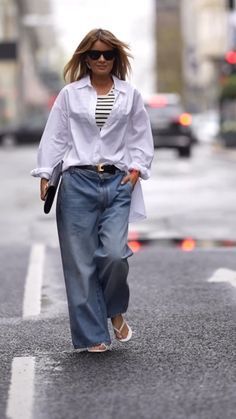 Casual Dress Attire, Simple Work Outfits, Midlife Fashion, Denim Street Style, Fashion Trend Forecast, 90s Fashion Outfits, Classy Casual Outfits, Fashion Mistakes, Casual Winter Outfits