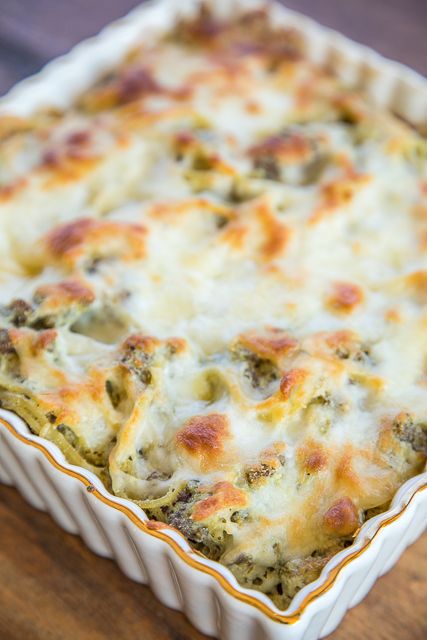 Cheesy Sausage Pesto Pasta Bake - only 6 ingredients! Sausage, spaghetti, pesto, ricotta, mozzarella and parmesan - SO good! Great make ahead pasta casserole recipe - can freeze too! There are never any leftovers. Such a quick and easy casserole recipe!! #pasta #casserole Pesto Baked Pasta, Pesto Sausage Lasagna, Pesto And Sausage Lasagna, Pasta Bake With Ricotta, Protein Pesto Pasta, Sausage Pesto Pasta, Make Ahead Pasta, Spaghetti Pesto, Pesto Ricotta