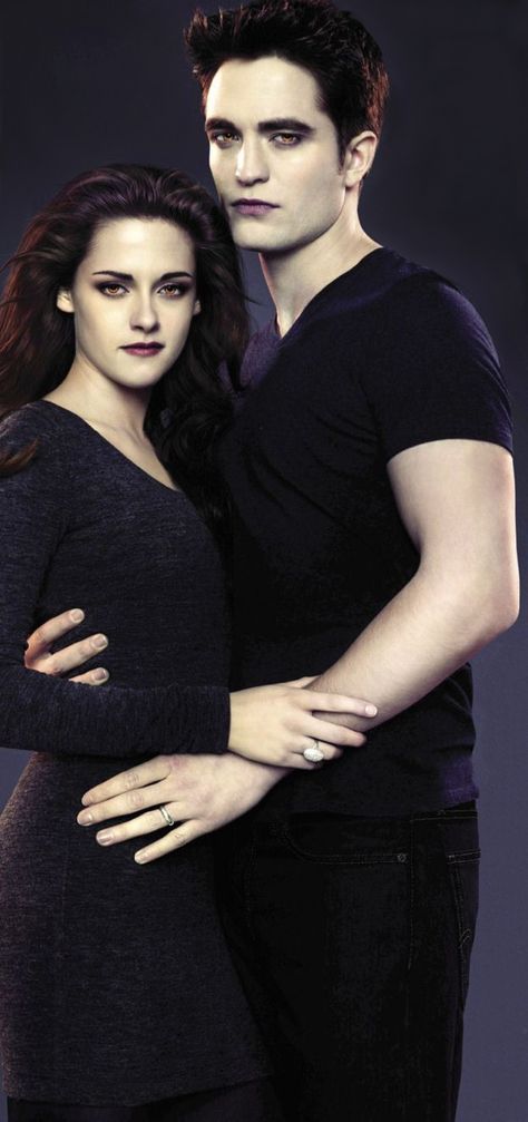 Breaking Dawn Movie, Funny Twilight, Bella Y Edward, Twilight Bella And Edward, Twilight Saga Breaking Dawn, Vampire Twilight, Twilight Quotes, Twilight Saga Series, Robert Pattinson Twilight