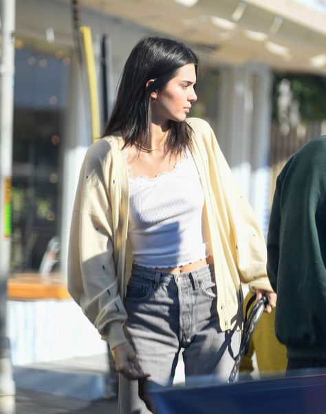 Hang Out Outfits, Kendall Ve Kylie, Kendall Jenner Street Style, Out Outfits, Models Off Duty Style, Kendall Style, Sunday Breakfast, Kylie Jenner Outfits, Jaden Smith