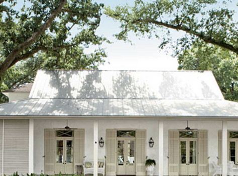 Southern Paint Colors, River House Exterior, Classic Southern Home, Southern Design, Casa Country, Casas Coloniales, Southern Homes, House With Porch, Hus Inspiration