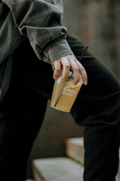 Coffee Menu Photography, Cafe People Photography, Cafe Photography Ideas Coffee Shop, Making Coffee Photography, Coffee To Go Photography, Coffee Shots Photography, Lifestyle Coffee Photography, Coffee Shop Photography Ideas, Coffee Photoshoot Product