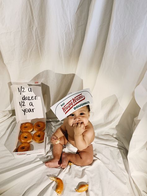 4 Month Fall Photoshoot, 6 Month Donut Pictures, 6m Photo Shoot, 11 Month Old Picture Ideas, 6month Birthday Ideas, One Month Thanksgiving Baby Pictures, 6 Month Theme Pictures, 1 Month Old Baby Pictures At Home, 1 Month Photo Shoot Ideas