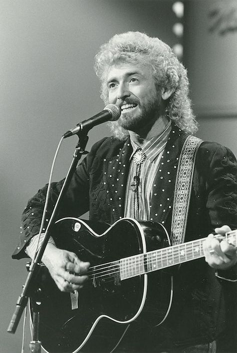 Old Country Music Singers, Keith Whitley, Ralph Stanley, 90s Country Music, Old Country Music, Alison Krauss, Country Music Hall Of Fame, Country Music Songs, 90s Country