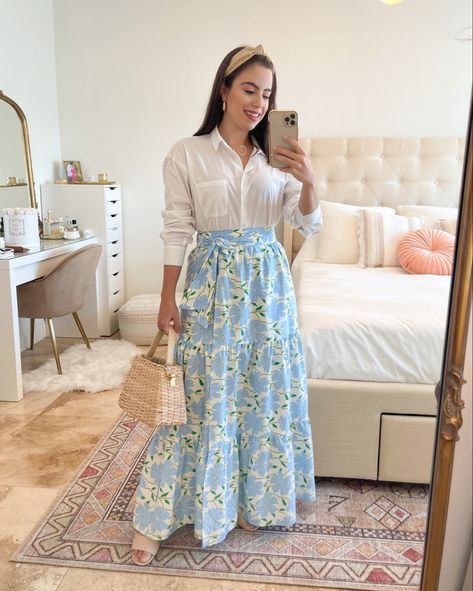 Floral maxi skirt with white shirt and beige mules White Shirt And Floral Skirt, White Shirt Floral Skirt, Fancy Skirts Outfits, Long Skirt Designs For Women, Stylish White Shirts For Women, How To Style Long Floral Skirt, Shirts With Skirts Outfit, Shirt With Long Skirt Outfit, Long Skirt For Summer