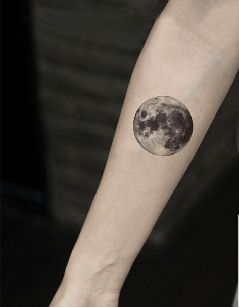 Moon Tattoo Detailed, Realistic Star Tattoo, Realism Moon Tattoo, Moon Realistic Tattoo, Moon Tattoo Realism, Moon Tattoo Full, Moon Tattoo Realistic, Moon Tatoos Ideas, Dark Moon Tattoo