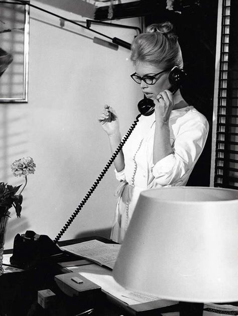 This One Simple Phone Call Could Save Us All Money. Bridgette Bardot, Jean Shrimpton, Star Francaise, Very Important Person, Bridget Bardot, Photo Star, Talking On The Phone, Sharon Tate, On The Phone