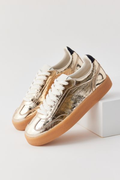 Steve Madden Tux Gold Sneaker Gold Sneakers Outfit, Gold Outfit, Gold Sneakers, Sneakers Outfit, Christmas Wishlist, White Sneakers, Steve Madden, Urban Outfitters, Sign Up