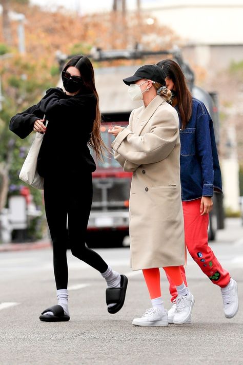 Sandals With Socks Outfit, Socks And Sandals Outfit, Kendall Jenner And Hailey Bieber, Socks With Sandals, Sandals With Socks, Best Socks, Willow Smith, Kiernan Shipka, Sock Outfits