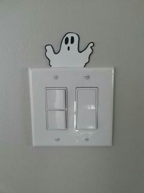 Just draw and cut out ghost shape from construction paper or card stock and tape above light switch! Super cute for Halloween! Halloween Decor Construction Paper, Halloween Decorations Diy For Room, Halloween Decorations Bedroom Diy, Paper Ghost Decorations, Autumn Aesthetic Decor Diy, Halloween Decorations Construction Paper, Halloween Room Decorations Diy, Bedroom Door Decor Ideas Diy, Halloween Room Diy Decor