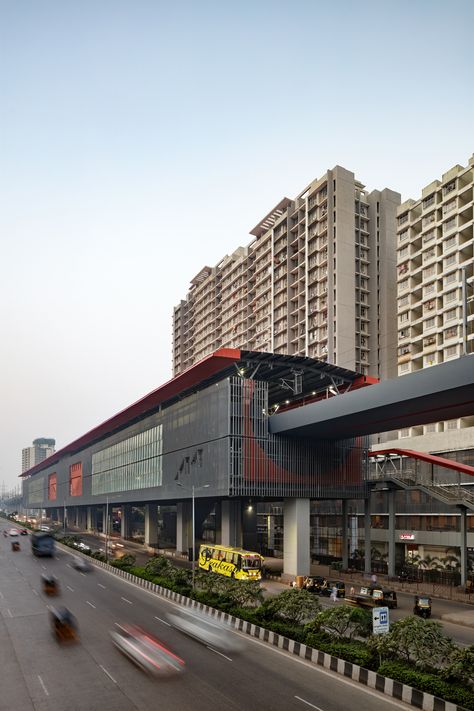 Mumbai Metropolitan Region Development Authority is also set to open the first few metro lines. These stations are designed by architecture practice Studio Archohm. Mumbai metro stations have been designed with a variety of crucial details in mind, from vertical louvers that give a monolithic appearance to the actual frames that provide much-needed rain and sun protection. Metro Station Architecture, Train Station Design, Vertical Louvers, Portrait Architecture, Mumbai Metro, Metro Design, Architecture Structure, Heavy Vehicles, Plaza Design