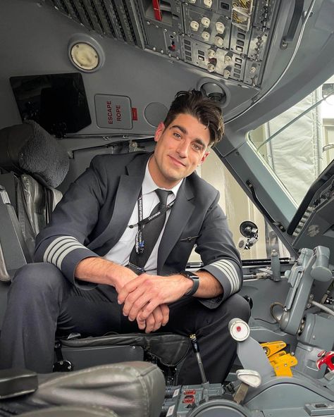 Andrew DaCosta | DATINGSCAMMER.INFO Pilot Uniform Airline, Pilot Uniform Men, Pilot Uniform, City Life Photography, Selfie Photos, Delivery Pictures, Scammer Pictures, New Photo Download, Cartoon Character Pictures