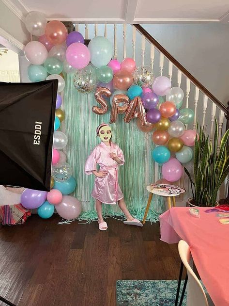 Spa Birthday Party Decor, Spa Party Photo Booth, Spa Birthday Decorations, Spa Themed Birthday Party, Spa Party Foods, Kids Pamper Party, Spa Sleepover, Spa Party Decorations, Makeup Birthday Party