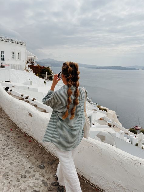 Corfu Holiday Outfit, Casual Greece Outfit, Greece Dinner Outfit, Greek Vacay Outfit, Greece Autumn Outfit, Greece Daytime Outfit, Greece Summer Style, Honeymoon In Greece Outfits, Greece Study Abroad Outfits