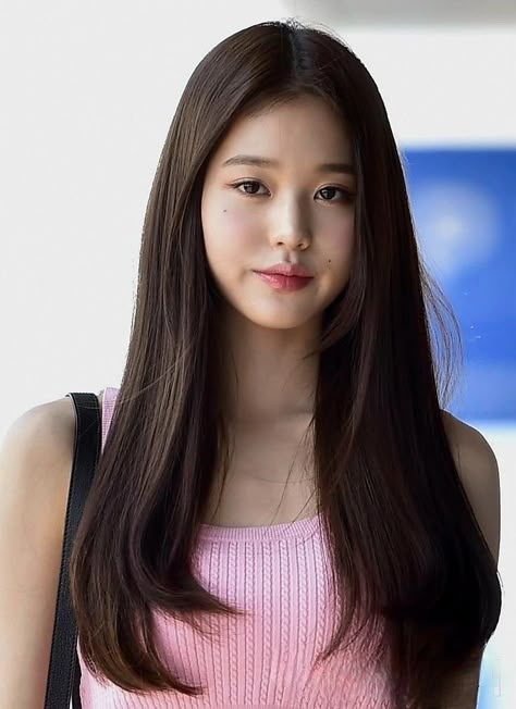 w🐰ny✨️🩷 Korean Straight Hairstyles, Korean Haircut Long, Korean Haircut, Hair Inspiration Long, Oval Face Haircuts, Straight Hair Cuts, Oval Face, Girl Haircuts, Haircuts Straight Hair