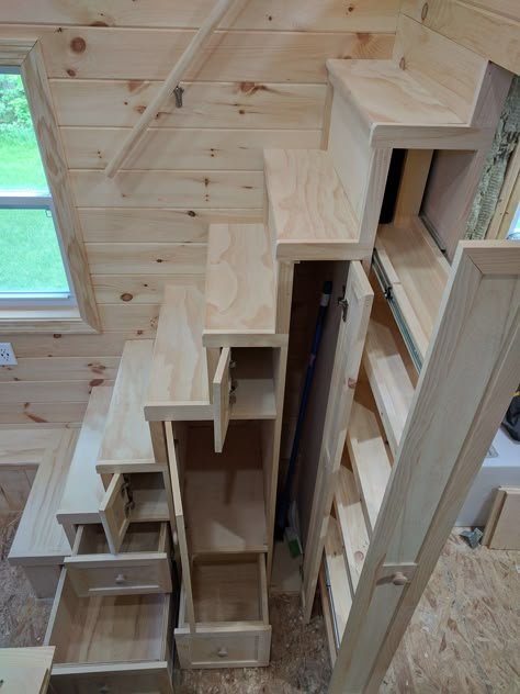 Design Case Mici, Diy Tiny House Plans, Wohne Im Tiny House, Asma Kat, Tiny House Stairs, Tiny House Storage, Diy Tiny House, Loft Stairs, Tiny House Interior Design