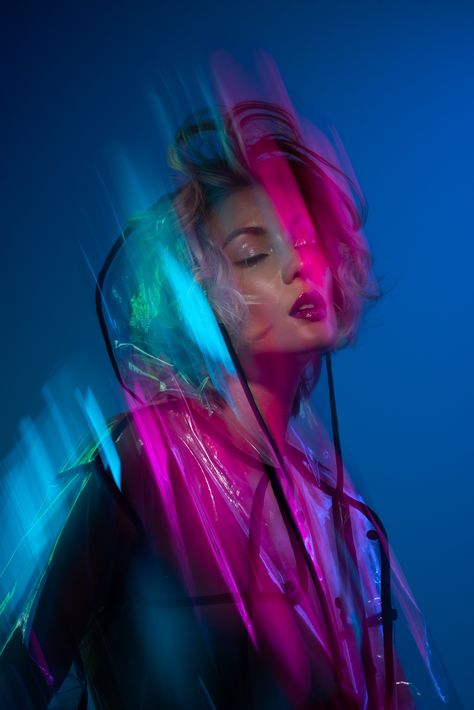 Photography Dark Room, Fashion Photography Lighting, Gel Photography, Lisa Wagner, Colour Gel Photography, Dark Room Photography, Lisa Instagram, Photography Concept, Photography Dark