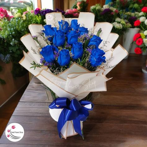 There's something extraordinary about a love that transcends boundaries. Just like these stunning blue Ecuadorian roses, a love expressed with such an unusual and unique bloom signifies a one-of-a-kind passion. ✨ #BlueRoses #UniqueLove #BoundlessPassion #EcuadorianRoses #flowerdelivery Ecuadorian Roses, Love Express, Blue Roses, Flower Delivery, A Love, Boundaries, Bouquets, Roses, Blue