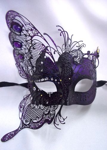 Butterfly Masquerade, Purple Masquerade, Mascarade Party, Diy Fantasia, Masquerade Halloween Costumes, Purple Costume, Butterfly Halloween, The Mask Costume, Masquerade Ball Mask